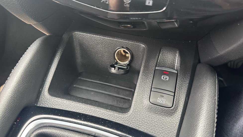Nissan Qashqai 1.2 DiG-T N-Connecta 5dr Petrol Hatchback - Image 38
