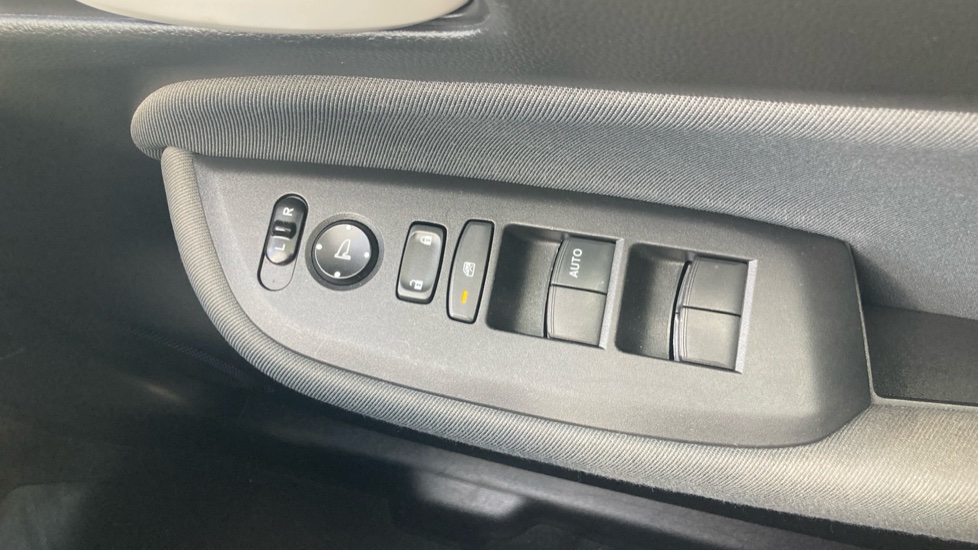 Honda Jazz 1.5 i-MMD Hybrid SE 5dr eCVT Hybrid Hatchback - Image 27