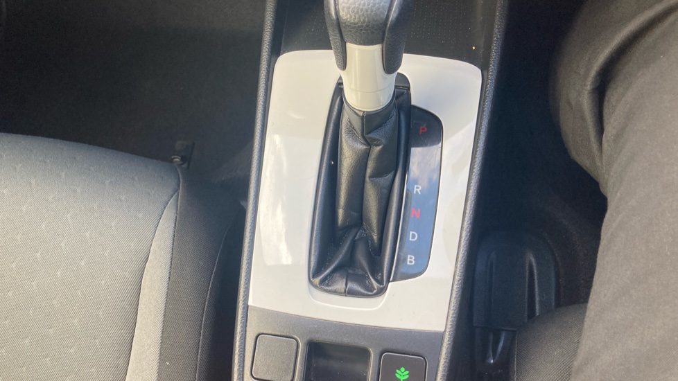 Honda Jazz 1.5 i-MMD Hybrid SE 5dr eCVT Hybrid Hatchback - Image 32
