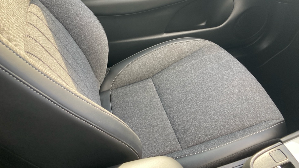 Honda Jazz 1.5 i-MMD Hybrid Advance 5dr eCVT Hybrid Hatchback - Image 40