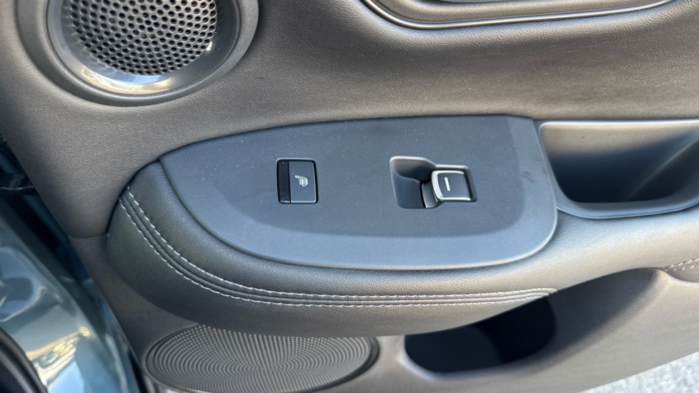 Honda Zr-V 2.0 eHEV Advance 5dr CVT Hybrid Estate - Image 18