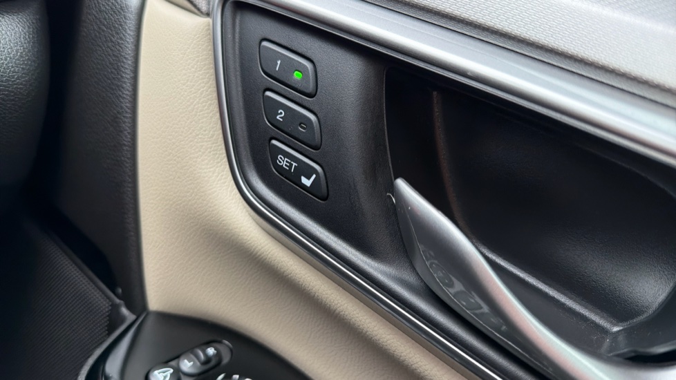 Honda CR-V 2.0 i-MMD Hybrid EX 5dr eCVT Hybrid Estate - Image 29