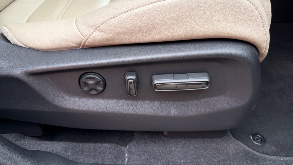 Honda CR-V 2.0 i-MMD Hybrid EX 5dr eCVT Hybrid Estate - Image 41