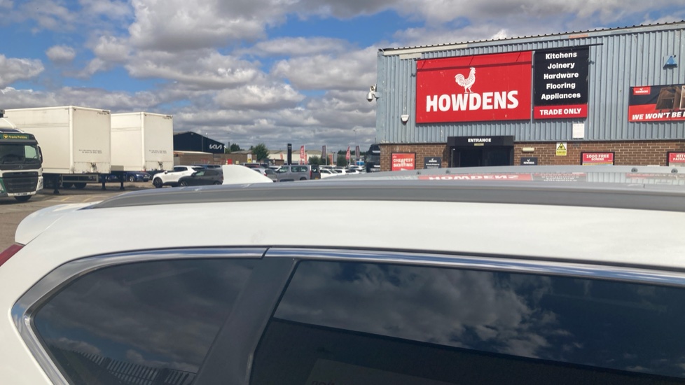 Honda CR-V 2.0 i-MMD Hybrid SR  2WD 5dr eCVT Hybrid Estate - Image 16
