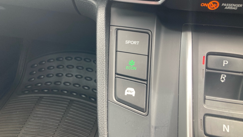 Honda CR-V 2.0 i-MMD Hybrid SR  2WD 5dr eCVT Hybrid Estate - Image 30