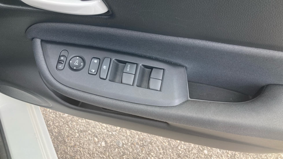 Honda Jazz 1.5 i-MMD Hybrid SE 5dr eCVT Hybrid Hatchback - Image 26
