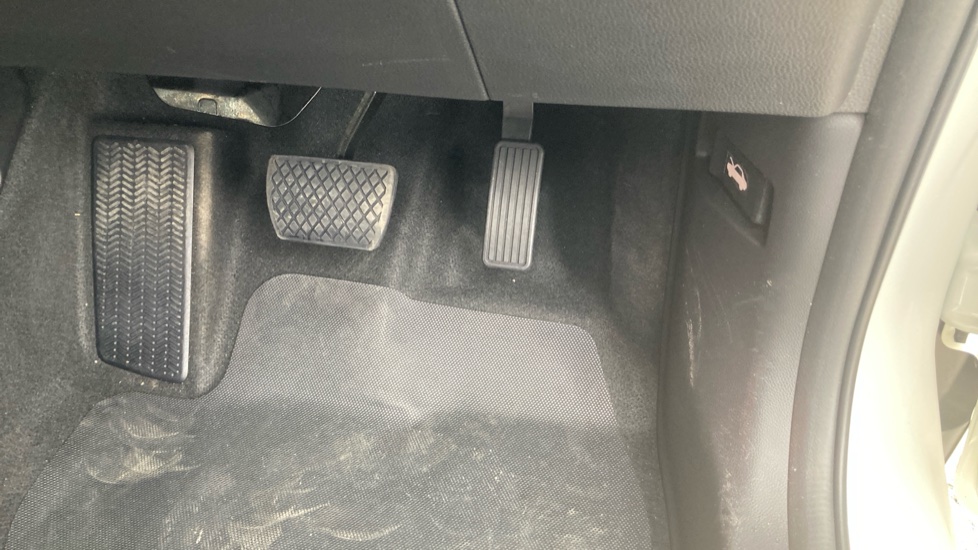 Honda Jazz 1.5 i-MMD Hybrid SE 5dr eCVT Hybrid Hatchback - Image 27