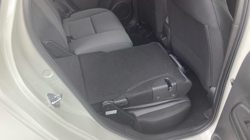 Honda Jazz 1.5 i-MMD Hybrid SE 5dr eCVT Hybrid Hatchback - Image 37