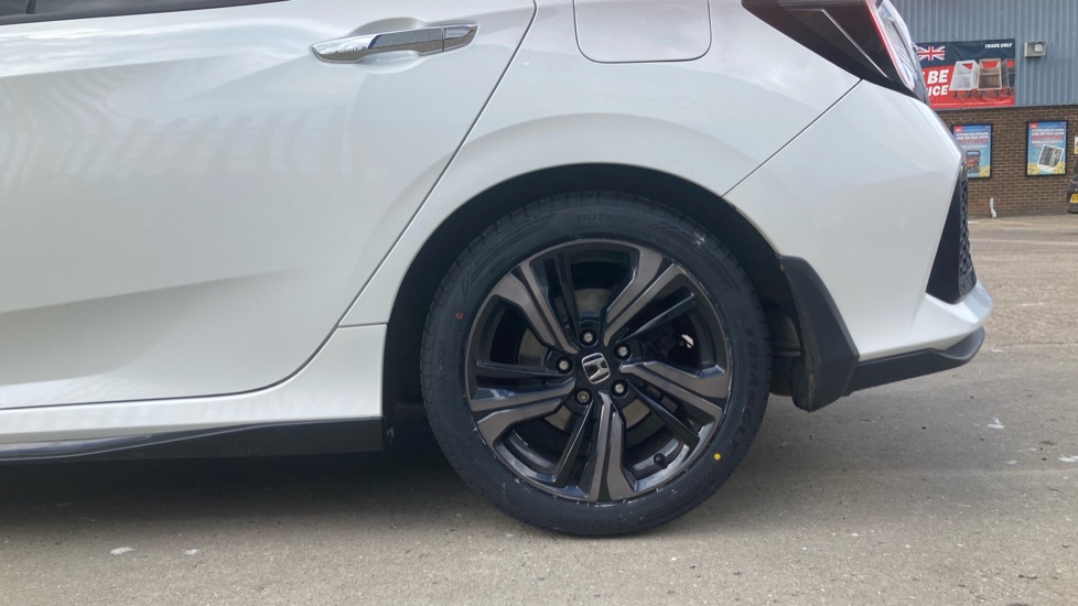 Honda Civic 1.5 VTEC Turbo Prestige 5dr CVT Petrol Hatchback - Image 9
