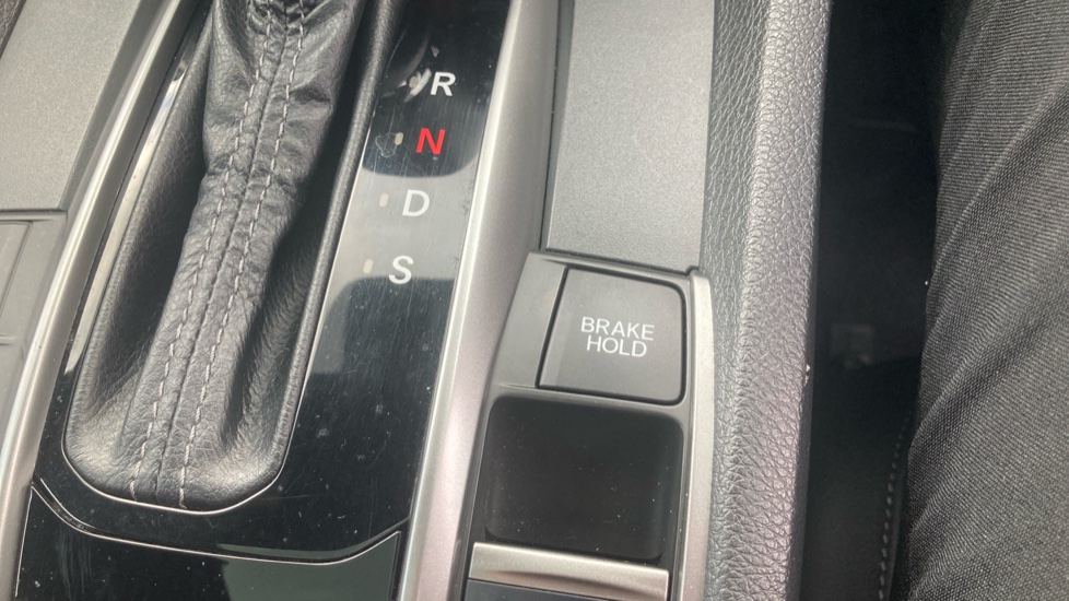 Honda Civic 1.5 VTEC Turbo Prestige 5dr CVT Petrol Hatchback - Image 38