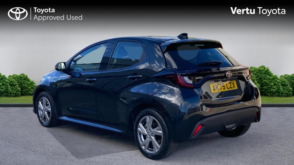 Toyota Yaris 1.5 Hybrid Icon 5dr CVT Hybrid Hatchback - Image 4
