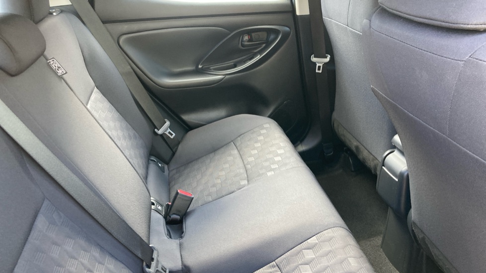 Toyota Yaris 1.5 Hybrid Icon 5dr CVT Hybrid Hatchback - Image 8