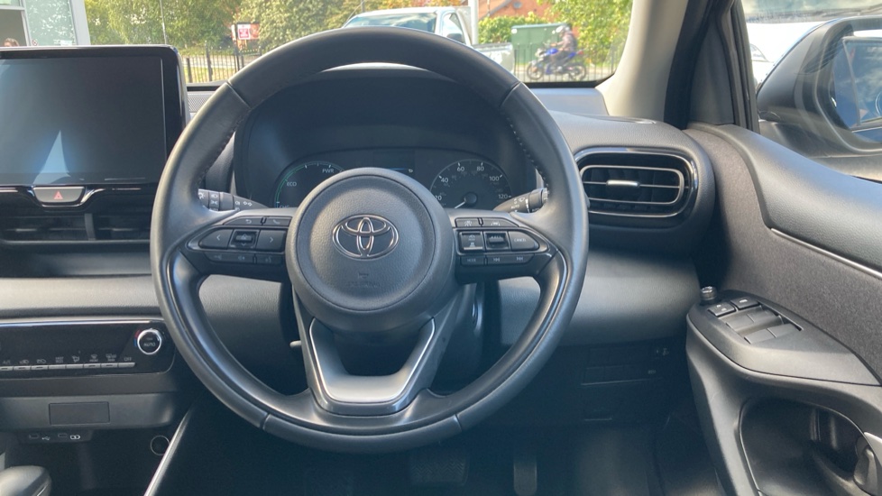 Toyota Yaris 1.5 Hybrid Icon 5dr CVT Hybrid Hatchback - Image 10