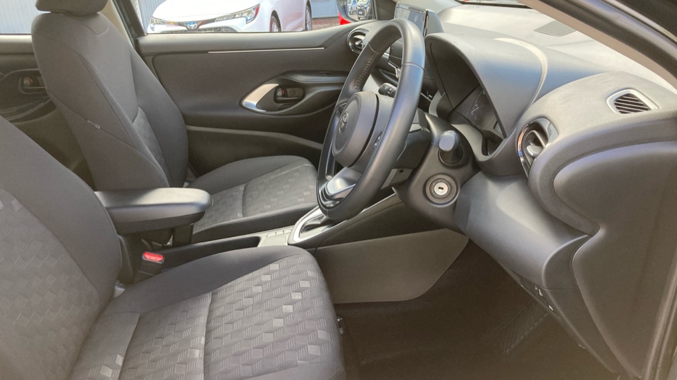 Toyota Yaris 1.5 Hybrid Icon 5dr CVT Hybrid Hatchback - Image 12