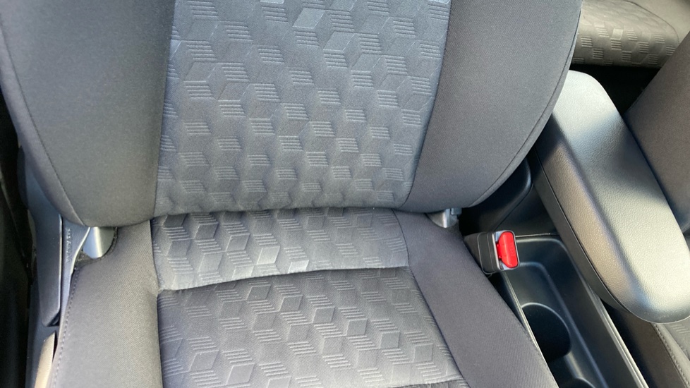 Toyota Yaris 1.5 Hybrid Icon 5dr CVT Hybrid Hatchback - Image 14
