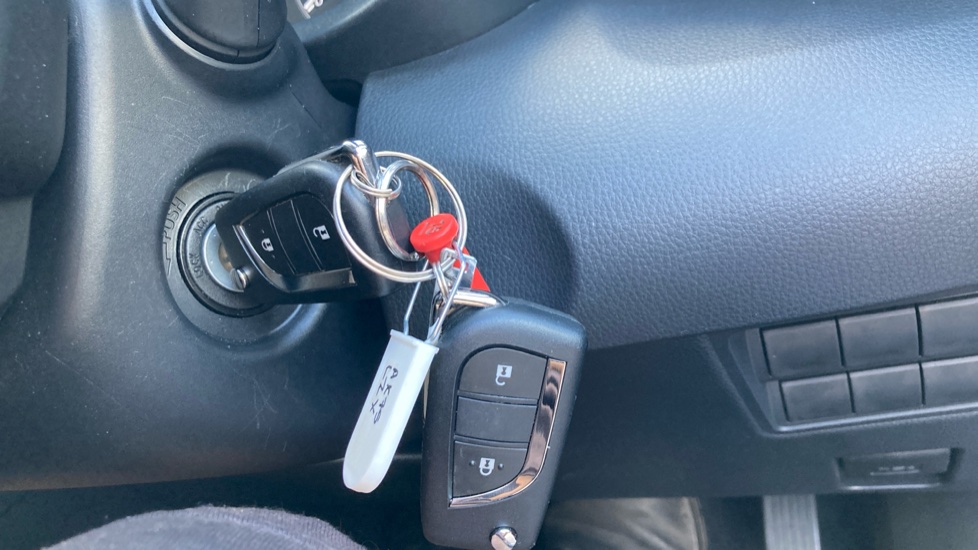 Toyota Yaris 1.5 Hybrid Icon 5dr CVT Hybrid Hatchback - Image 16