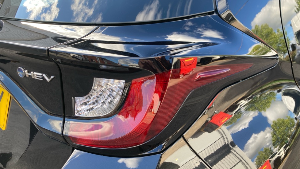 Toyota Yaris 1.5 Hybrid Icon 5dr CVT Hybrid Hatchback - Image 21
