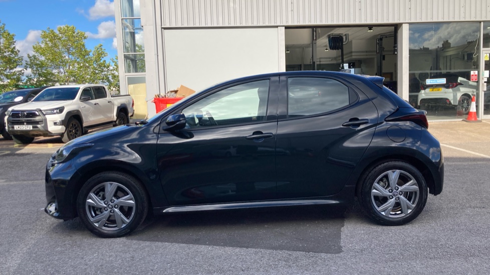Toyota Yaris 1.5 Hybrid Icon 5dr CVT Hybrid Hatchback - Image 24