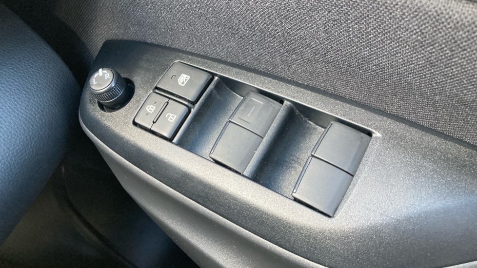 Toyota Yaris 1.5 Hybrid Icon 5dr CVT Hybrid Hatchback - Image 30