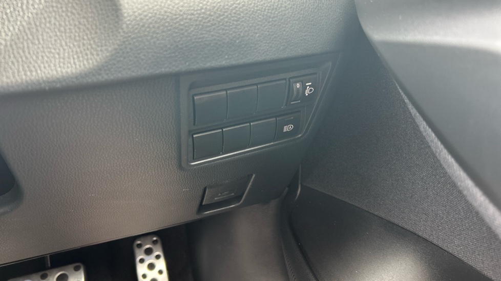 Toyota Yaris 1.5 Hybrid GR Sport 5dr CVT Hybrid Hatchback - Image 35