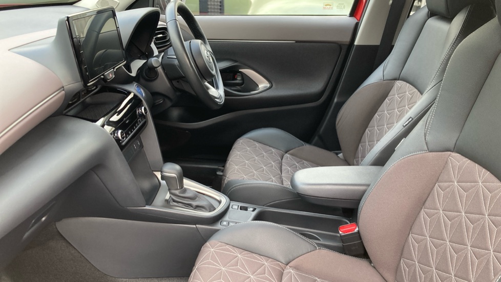Toyota Yaris Cross 1.5 Hybrid Excel 5dr CVT Hybrid Estate - Image 5