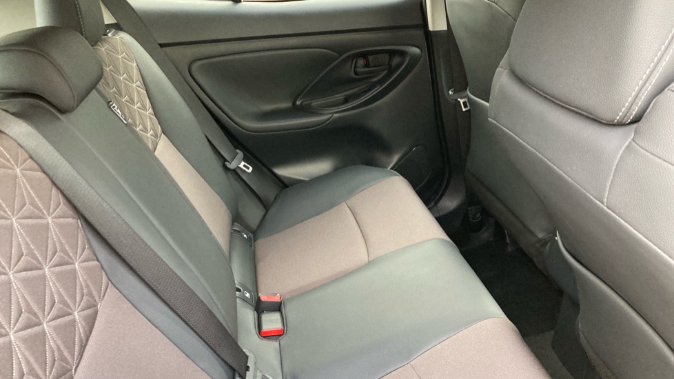 Toyota Yaris Cross 1.5 Hybrid Excel 5dr CVT Hybrid Estate - Image 8