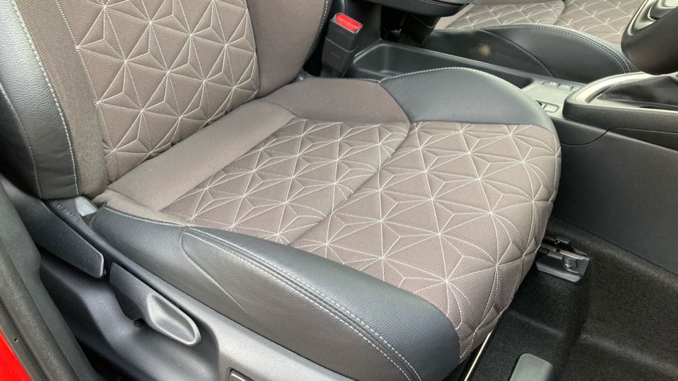 Toyota Yaris Cross 1.5 Hybrid Excel 5dr CVT Hybrid Estate - Image 17