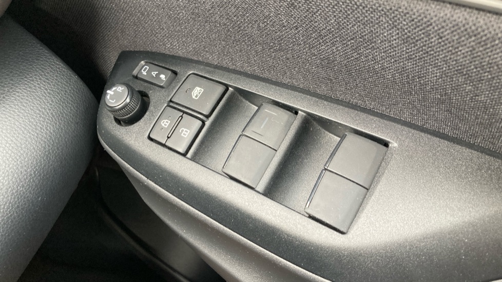 Toyota Yaris Cross 1.5 Hybrid Excel 5dr CVT Hybrid Estate - Image 30