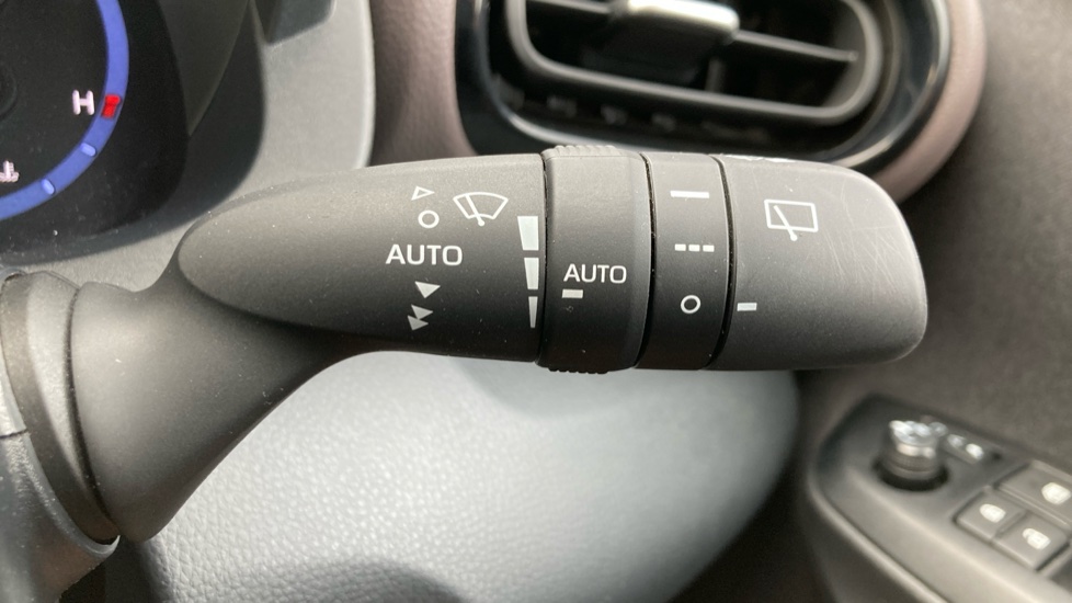 Toyota Yaris Cross 1.5 Hybrid Excel 5dr CVT Hybrid Estate - Image 32