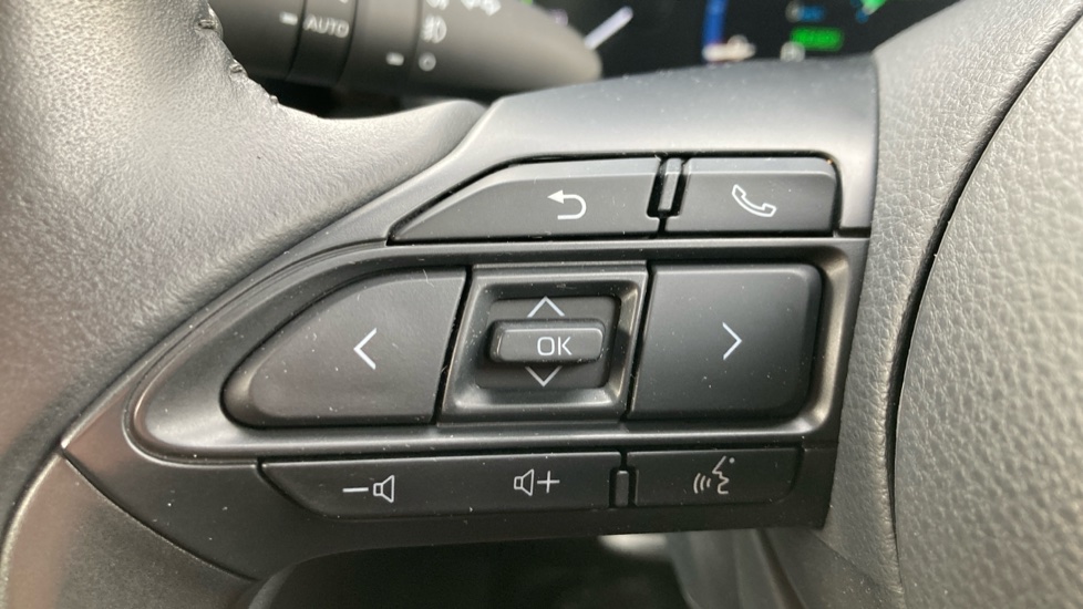 Toyota Yaris Cross 1.5 Hybrid Excel 5dr CVT Hybrid Estate - Image 37