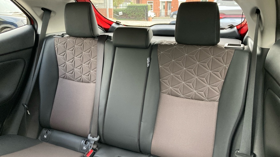 Toyota Yaris Cross 1.5 Hybrid Excel 5dr CVT Hybrid Estate - Image 40