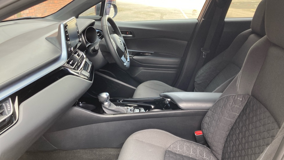 Toyota C-HR 1.8 Hybrid Design 5dr CVT Hybrid Hatchback - Image 5