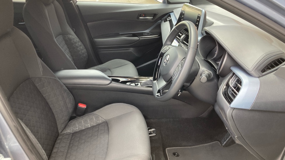 Toyota C-HR 1.8 Hybrid Design 5dr CVT Hybrid Hatchback - Image 12