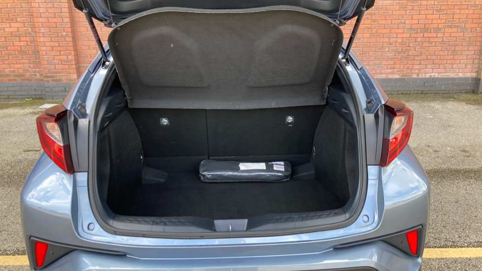 Toyota C-HR 1.8 Hybrid Design 5dr CVT Hybrid Hatchback - Image 13