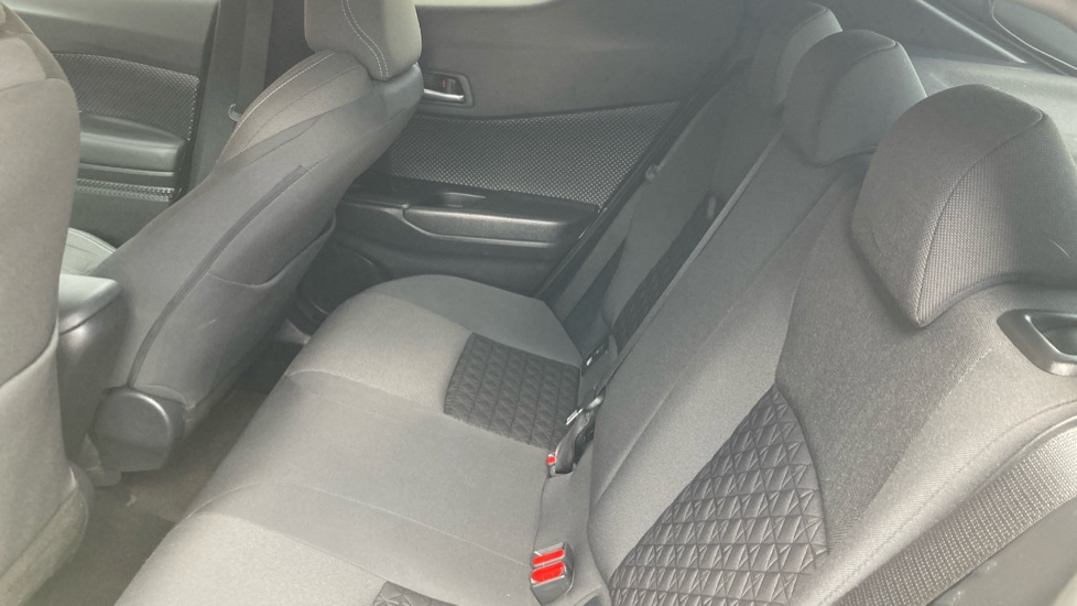 Toyota C-HR 1.8 Hybrid Design 5dr CVT Hybrid Hatchback - Image 15