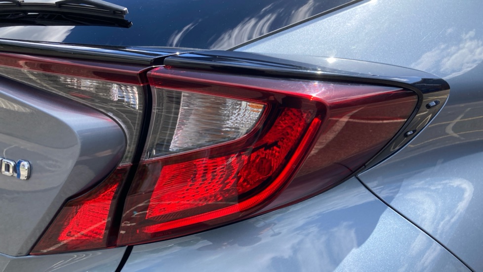Toyota C-HR 1.8 Hybrid Design 5dr CVT Hybrid Hatchback - Image 21
