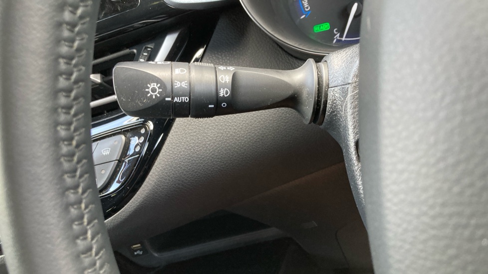 Toyota C-HR 1.8 Hybrid Design 5dr CVT Hybrid Hatchback - Image 31