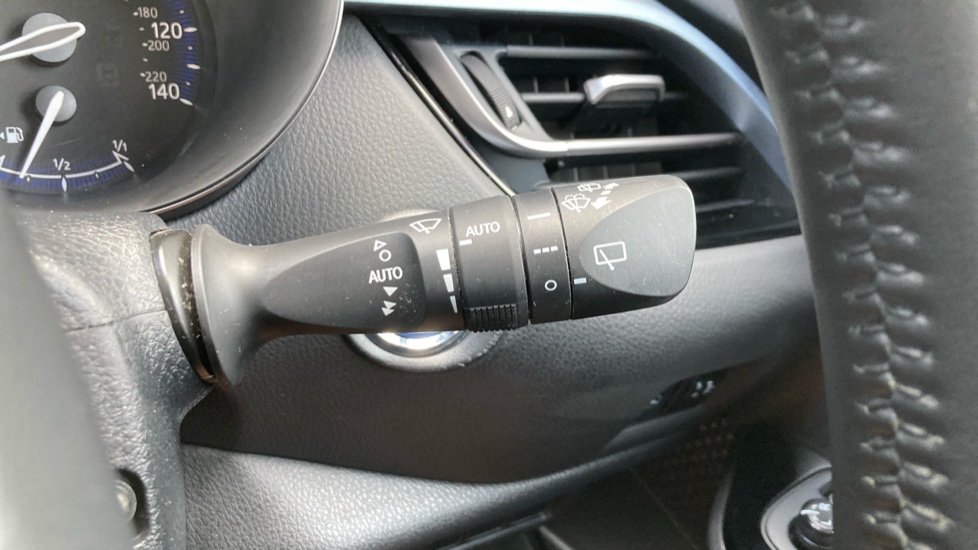 Toyota C-HR 1.8 Hybrid Design 5dr CVT Hybrid Hatchback - Image 32