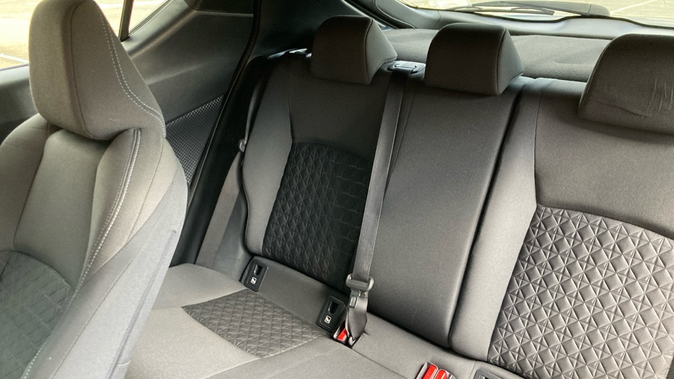 Toyota C-HR 1.8 Hybrid Design 5dr CVT Hybrid Hatchback - Image 39