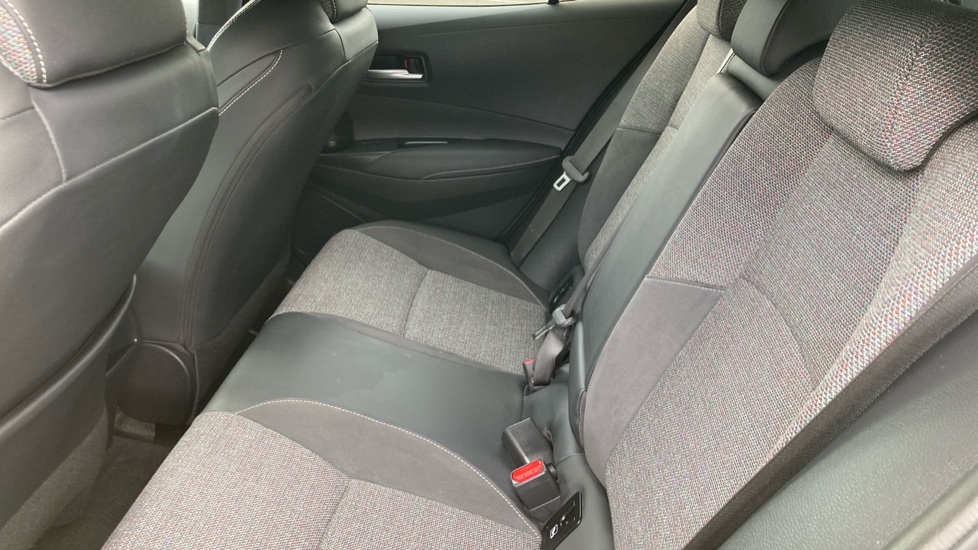 Toyota Corolla 1.8 Hybrid Design 5dr CVT Hybrid Hatchback - Image 15