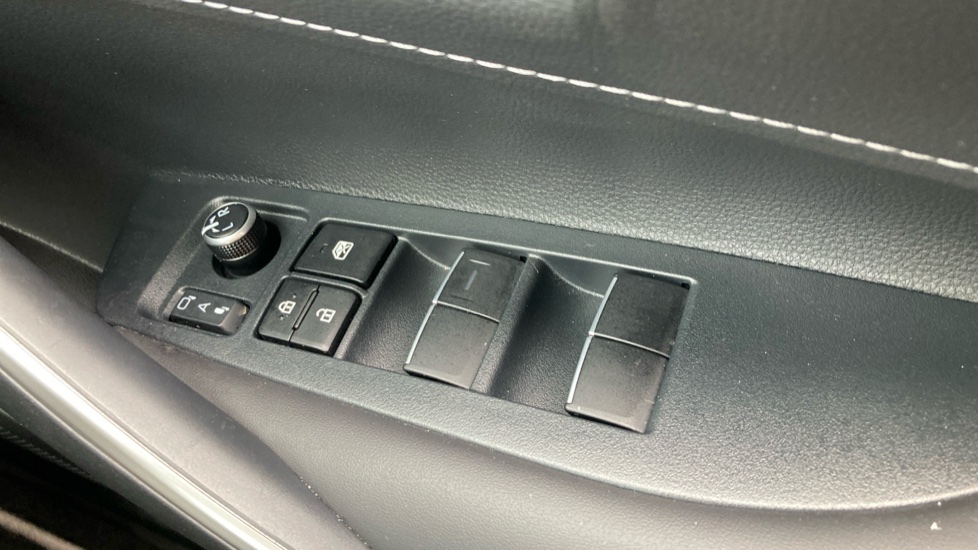 Toyota Corolla 1.8 Hybrid Design 5dr CVT Hybrid Hatchback - Image 32