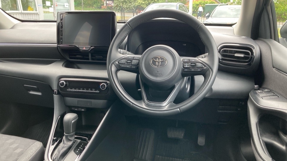 Toyota Yaris 1.5 Hybrid Design 5dr CVT Hybrid Hatchback - Image 6