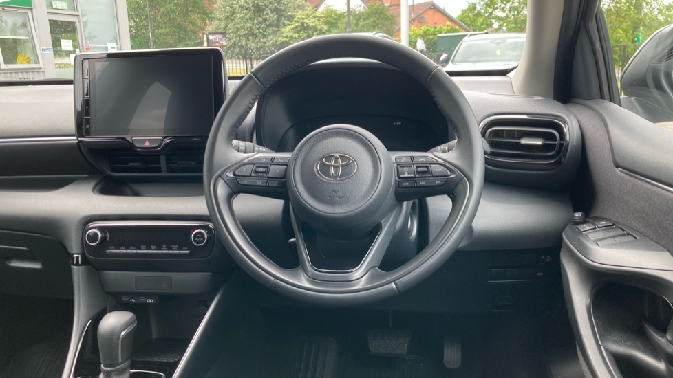 Toyota Yaris 1.5 Hybrid Design 5dr CVT Hybrid Hatchback - Image 7