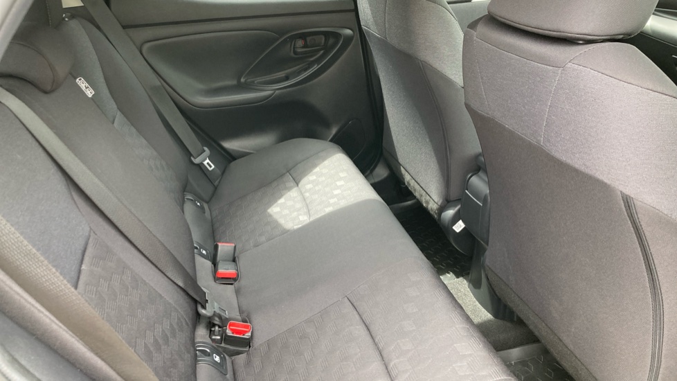 Toyota Yaris 1.5 Hybrid Design 5dr CVT Hybrid Hatchback - Image 8