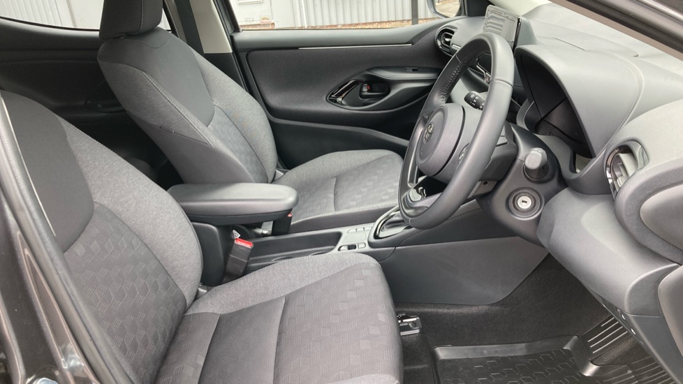 Toyota Yaris 1.5 Hybrid Design 5dr CVT Hybrid Hatchback - Image 12