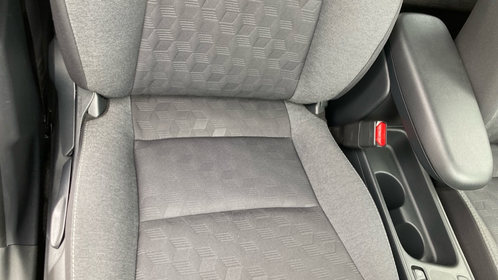 Toyota Yaris 1.5 Hybrid Design 5dr CVT Hybrid Hatchback - Image 14