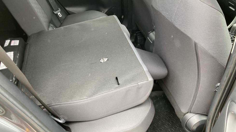 Toyota Yaris 1.5 Hybrid Design 5dr CVT Hybrid Hatchback - Image 18