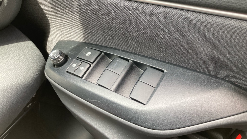 Toyota Yaris 1.5 Hybrid Design 5dr CVT Hybrid Hatchback - Image 30
