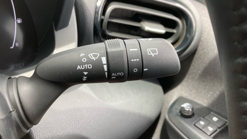 Toyota Yaris 1.5 Hybrid Design 5dr CVT Hybrid Hatchback - Image 32