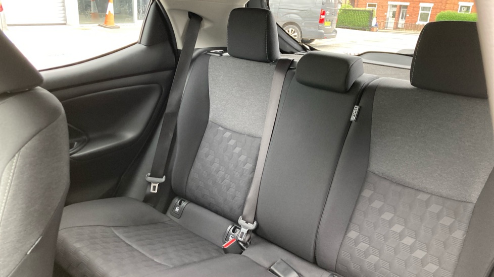 Toyota Yaris 1.5 Hybrid Design 5dr CVT Hybrid Hatchback - Image 40